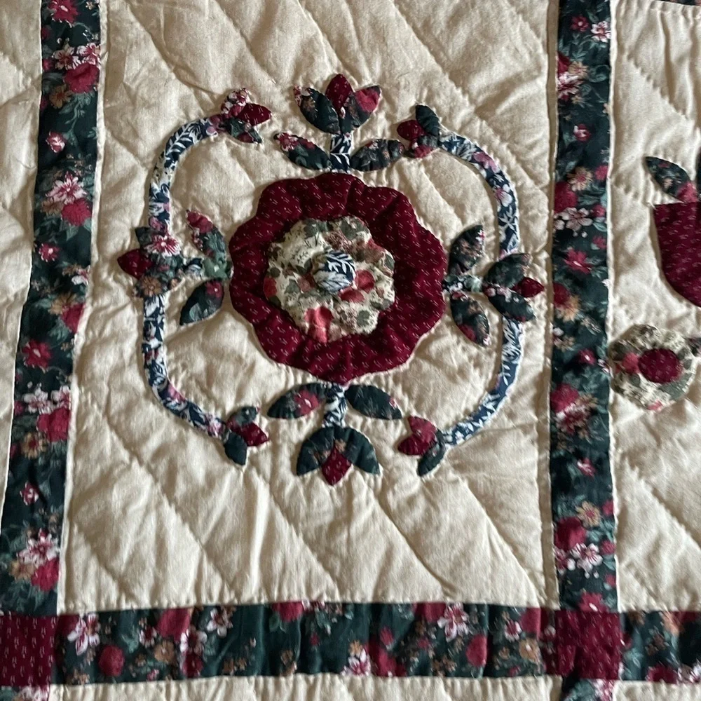 Vintage handmade quilt 64” x 88” Twin
